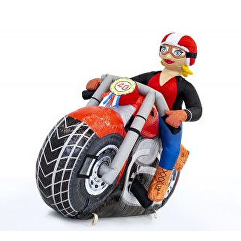 Sarah Pop op motor