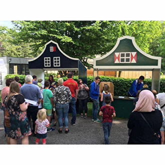 Marktkramen huren West Brabant. Kraam huren in Oud hollandse stijl. Nostalgische huisjes huren als verkoopkraam . Inclusief opbouw en afbouw.