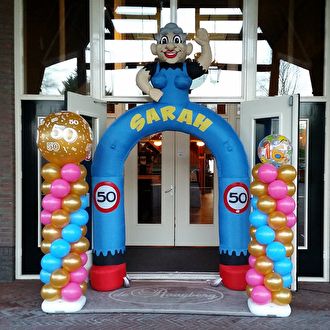 Sarah pop boog huren. Voor de grootste collectie opblaasbare feestpoppen van Bergen op Zoom en Roosendaal.  