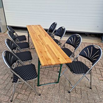 Tafels met stoelen huren in de regio Bergen op Zoom.  Wij leveren uit eigen voorraad.  