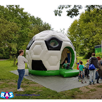 Voetbal springkussen huren. Voordelig springkussens huren in Bergen op Zoom.